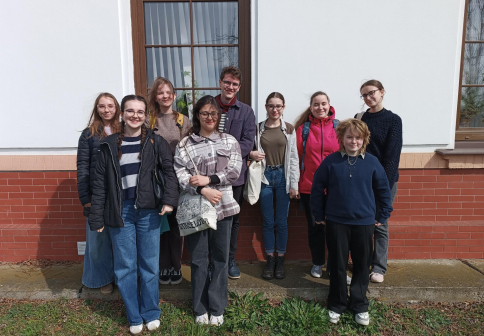 Mladí lidé v evropských lesích 2026